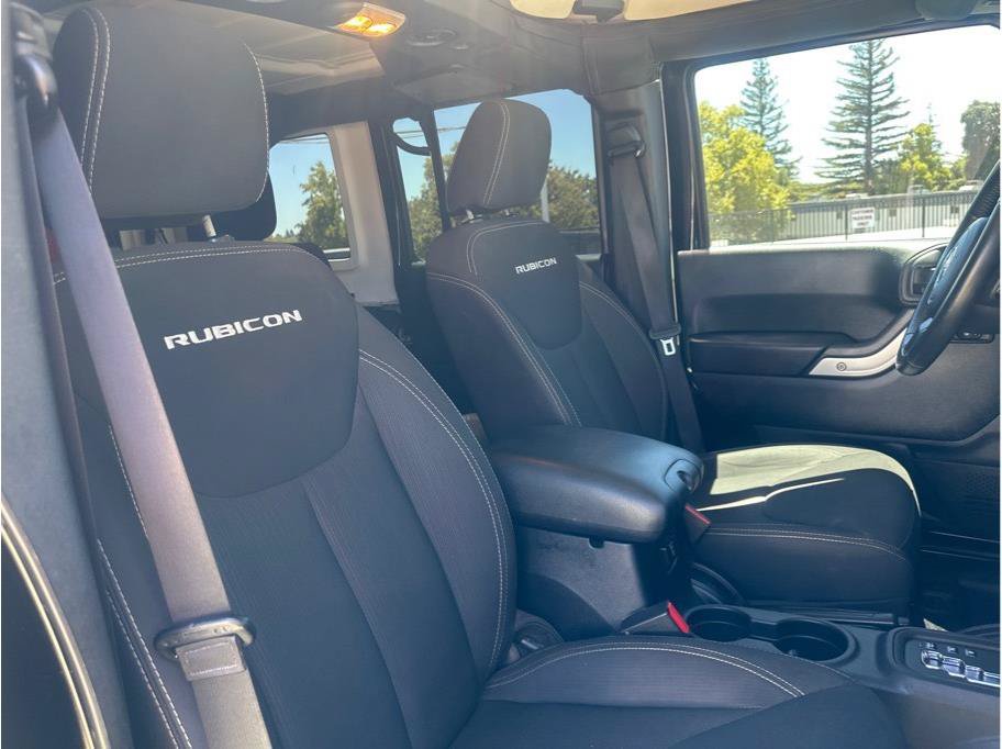 Used 2016 Jeep Wrangler Unlimited Rubicon w/ Connectivity Group AWD/4WD image 36