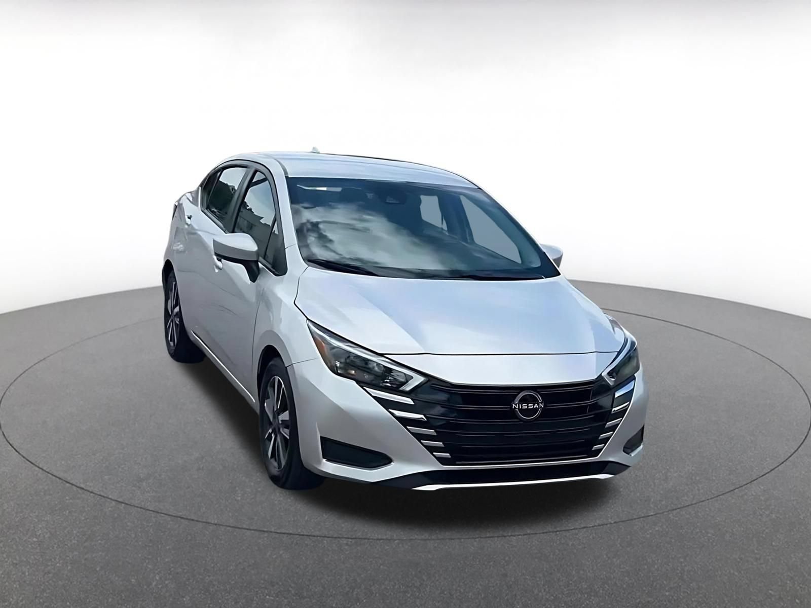 Used 2025 Nissan Versa SV FWD image 2