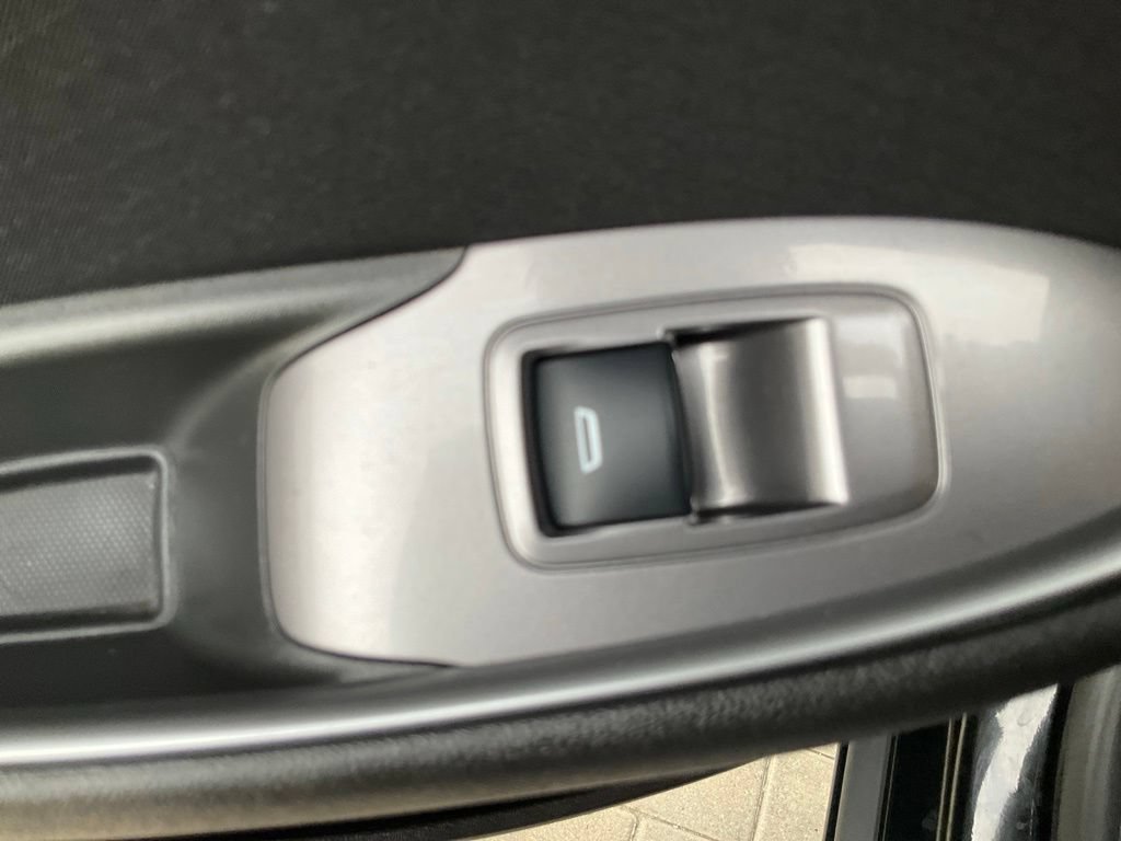 Used 2025 Chevrolet Malibu LS FWD image 32