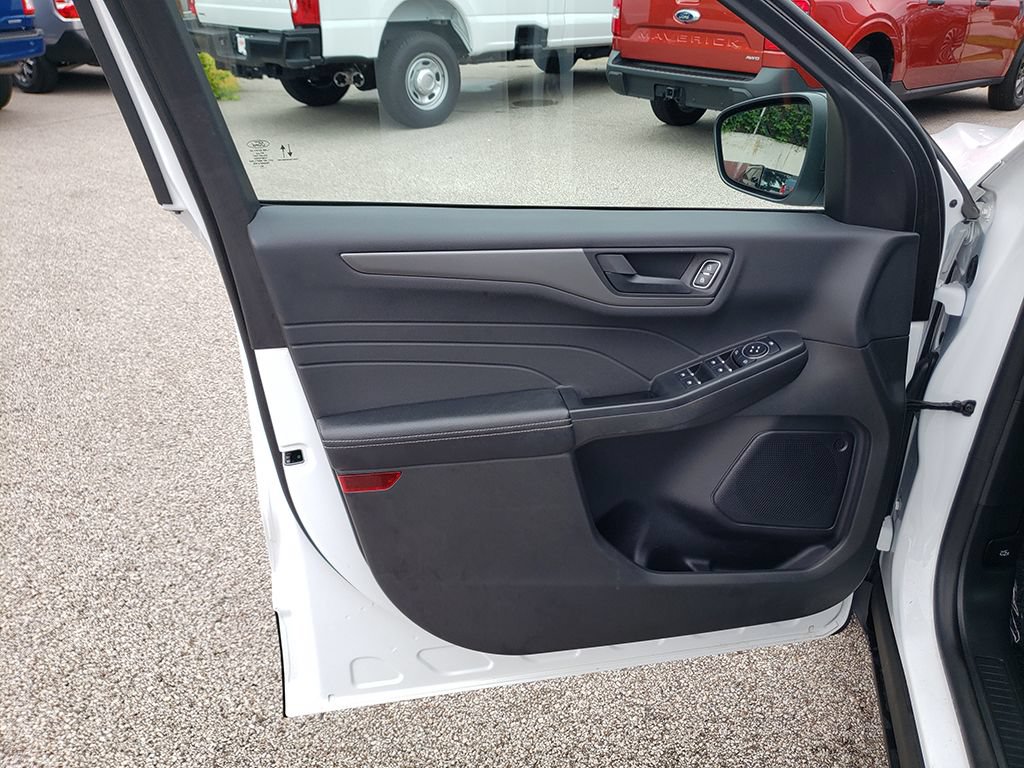 Certified 2023 Ford Escape Active AWD/4WD image 10