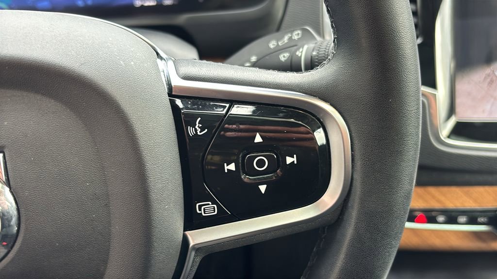 Certified 2023 Volvo XC90 B5 Plus w/ Protection Package Premier image 18