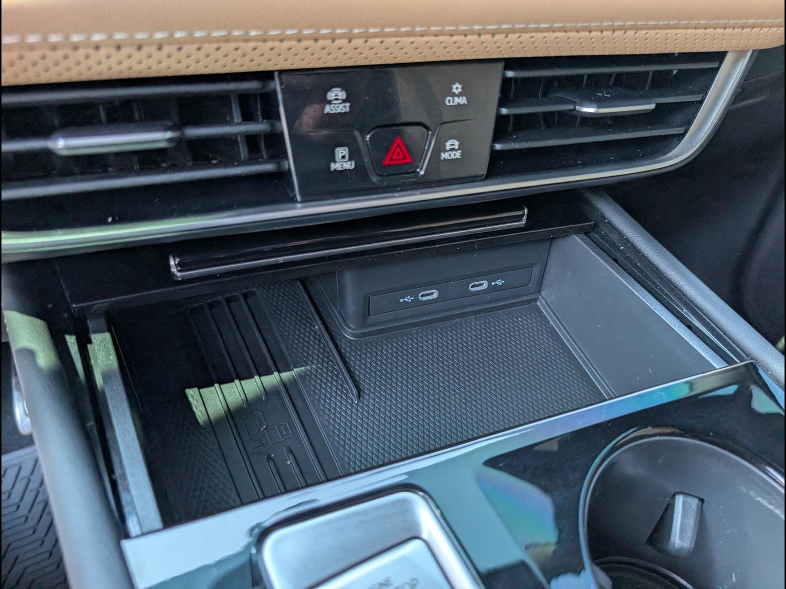 Used 2025 Volkswagen Atlas Cross Sport SEL R-Line AWD/4WD image 16