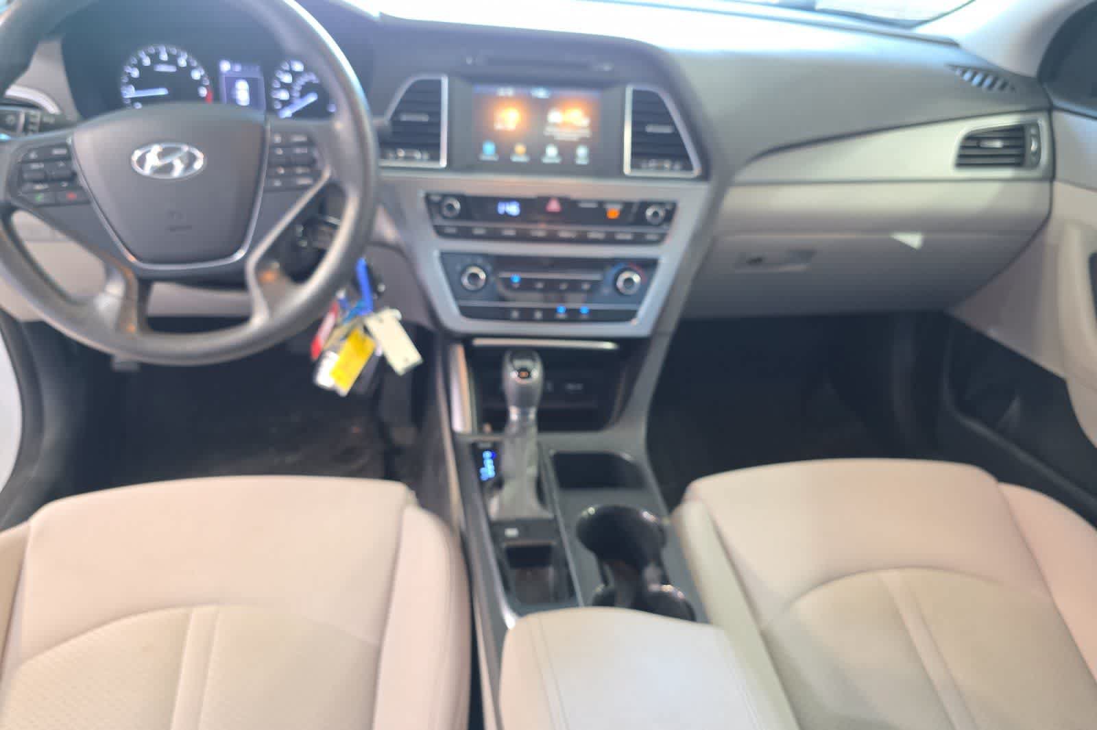 Used 2016 Hyundai Sonata SE FWD image 4