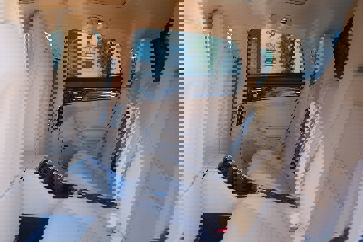 Used 2017 Porsche Panamera image 35