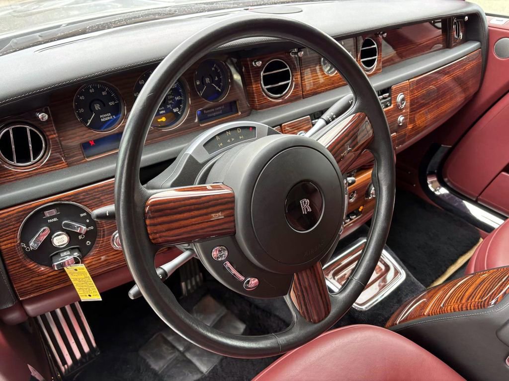 Used 2010 Rolls-Royce Phantom Drophead Coupe image 18