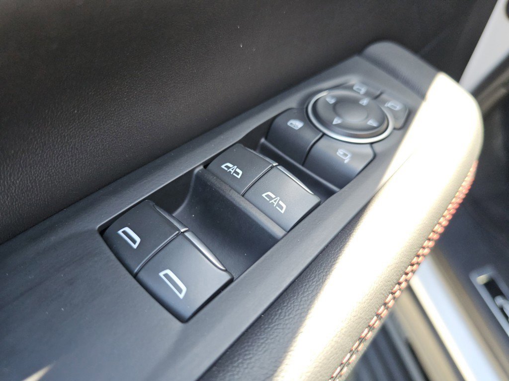 Used 2025 GMC Yukon AT4 Ultimate w/ LPO, Floor Liner Package AWD/4WD image 33