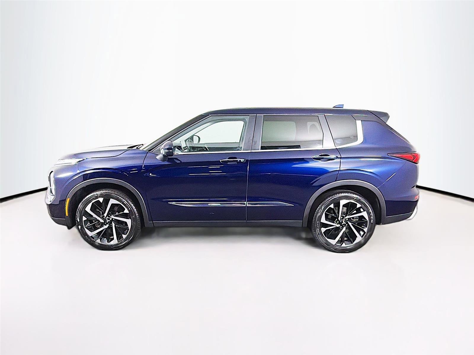 Used 2024 Mitsubishi Outlander SE AWD/4WD image 4