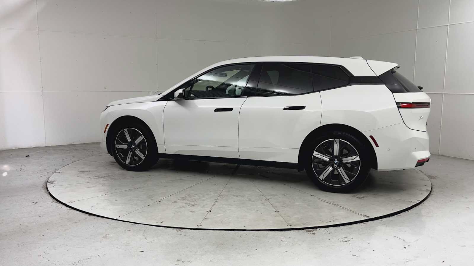 Used 2026 BMW iX xDrive45 w/ Executive Package AWD/4WD image 3