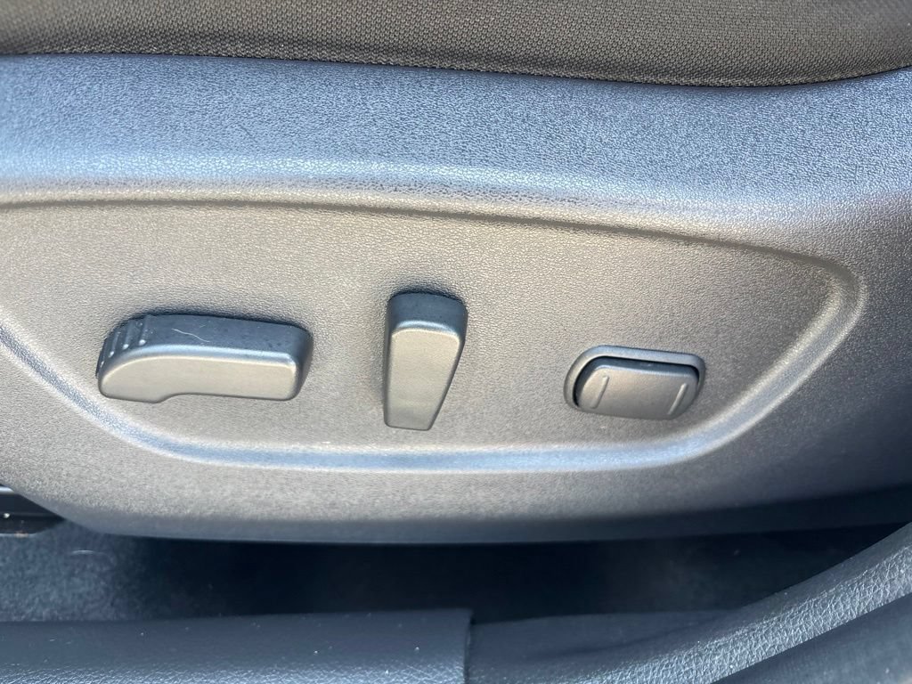 Used 2019 Nissan Rogue SV AWD/4WD image 18