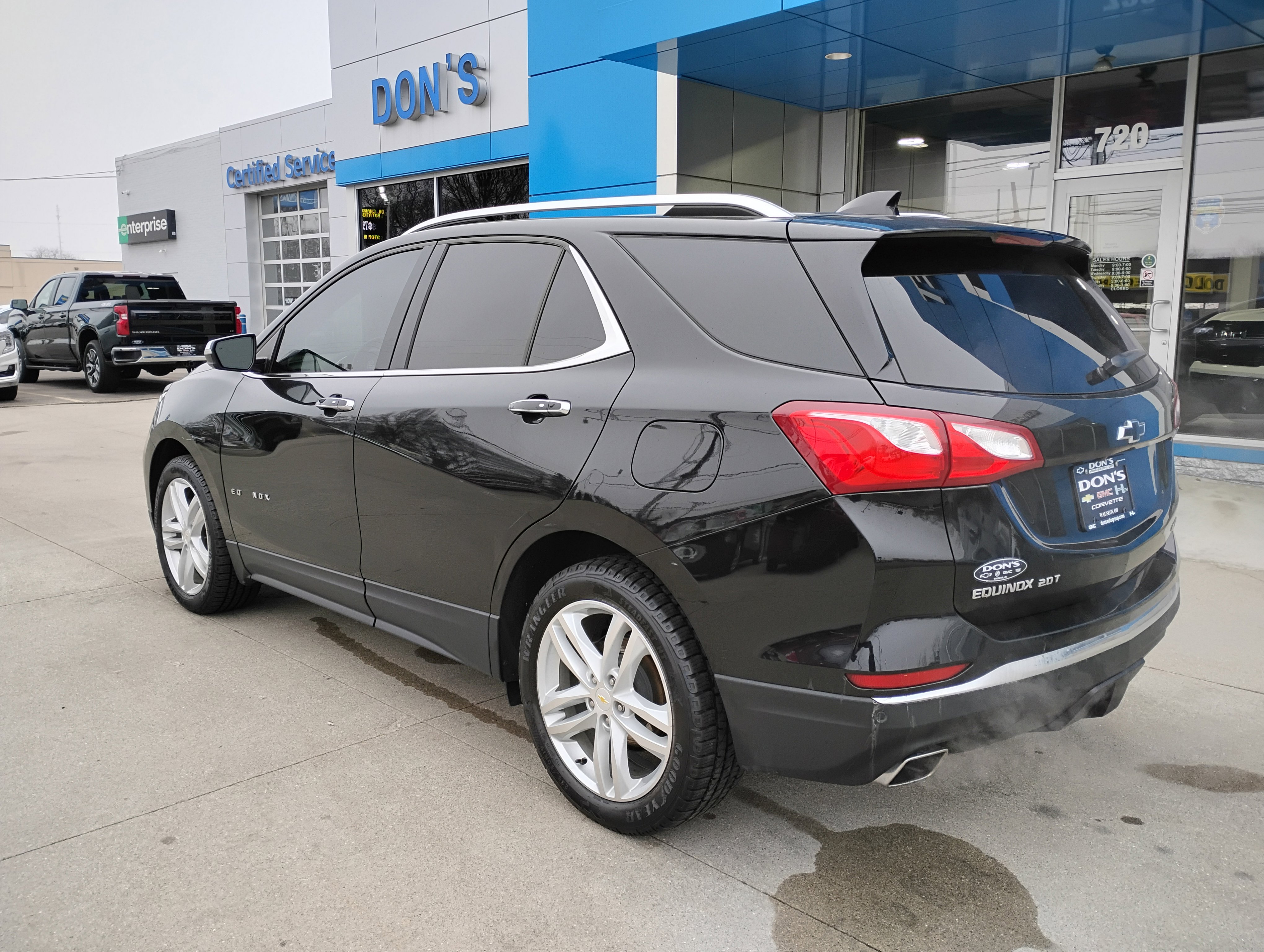 Used 2018 Chevrolet Equinox Premier image 2