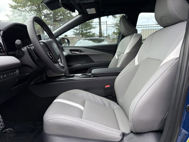 Used 2026 Toyota Camry SE w/ Convenience Package image 11