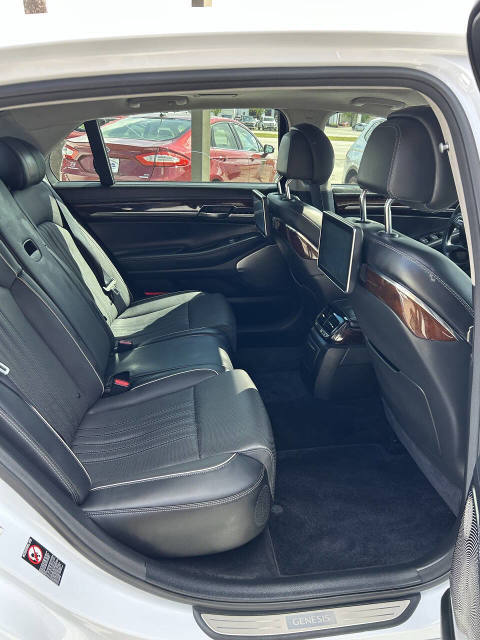 Used 2019 Genesis G90 5.0 Ultimate image 12