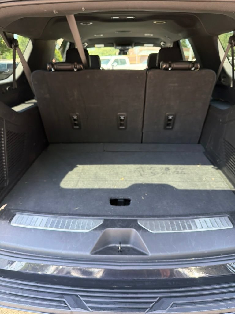 Used 2025 Chevrolet Suburban Premier AWD/4WD image 16