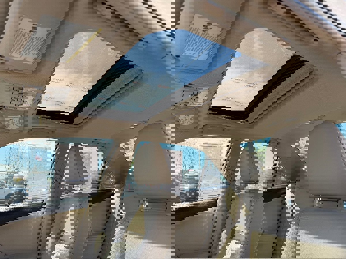 Used 2012 Toyota Camry XLE w/ Leather Pkg image 18