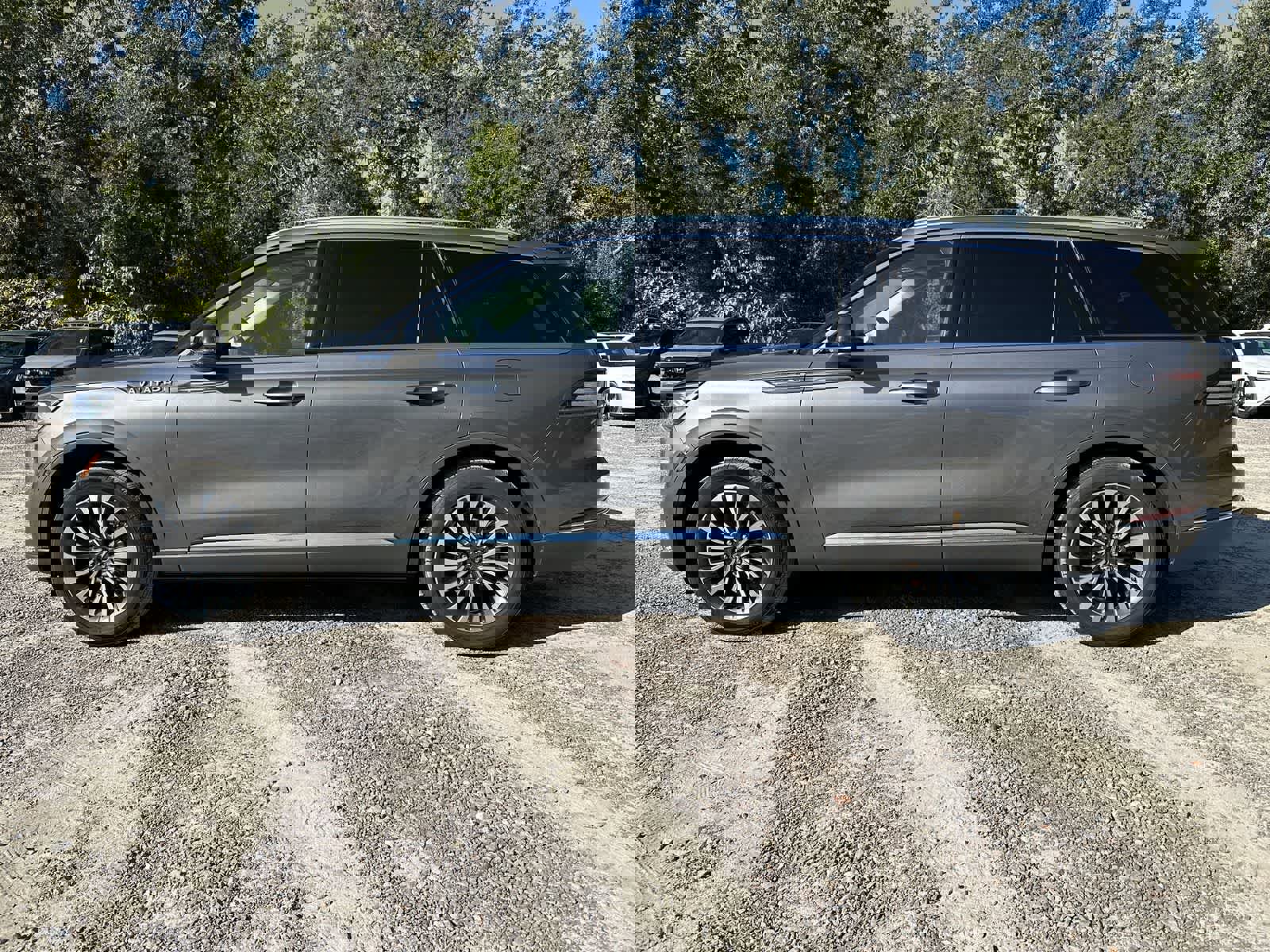 Used 2024 Lincoln Aviator Reserve AWD/4WD image 3