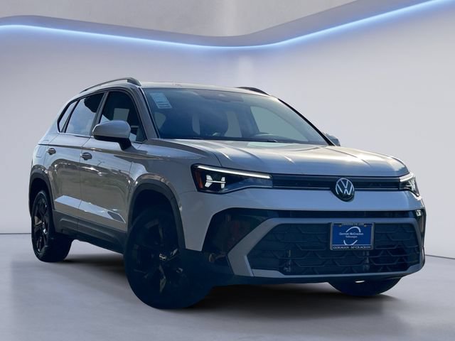 New 2026 Volkswagen Taos SE FWD image 1