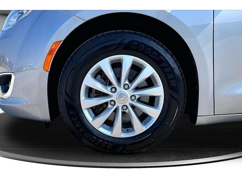 Certified 2019 Chrysler Pacifica Touring Plus FWD image 52