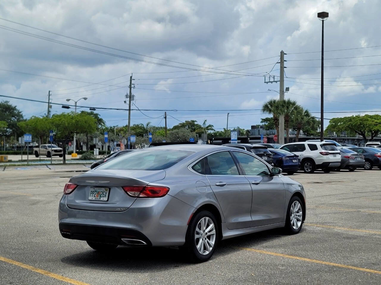 Used 2015 Chrysler 200 Limited FWD image 6