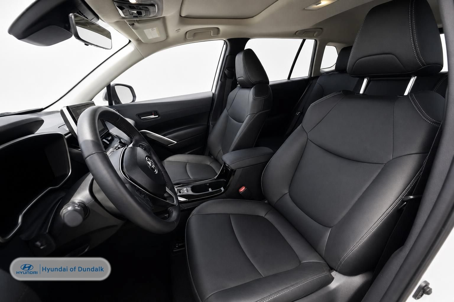 Used 2025 Toyota Corolla Cross XLE w/ Convenience Package FWD image 6