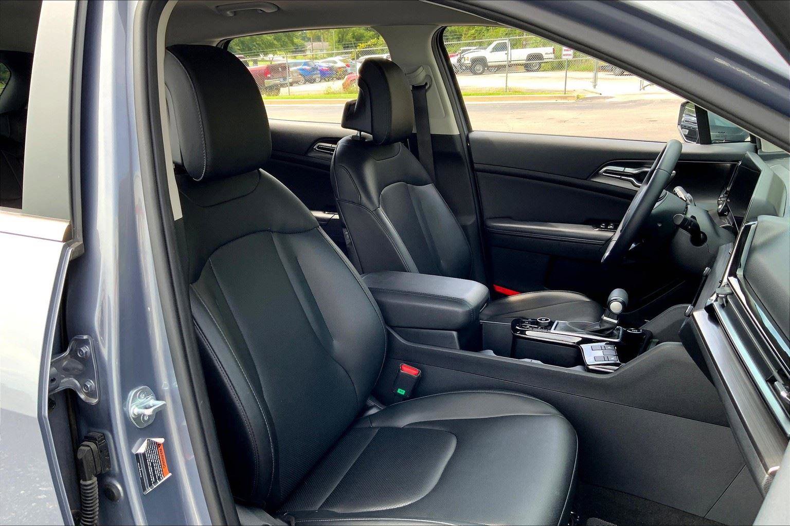 Used 2024 Kia Sportage EX image 7