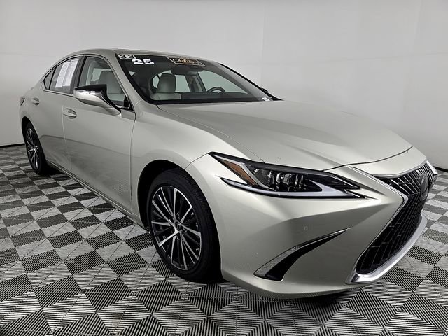 Used 2025 Lexus ES 300h w/ Premium Package FWD image 4