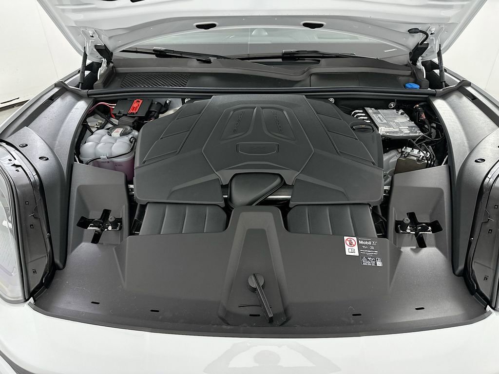 Used 2026 Porsche Cayenne Coupe image 32