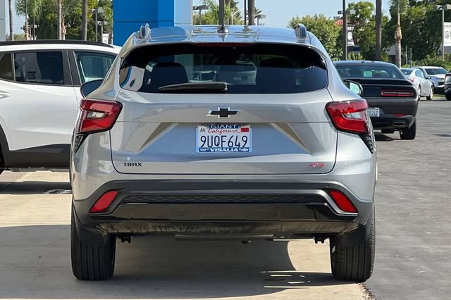 Used 2025 Chevrolet Trax RS w/ Driver Confidence Package FWD image 5