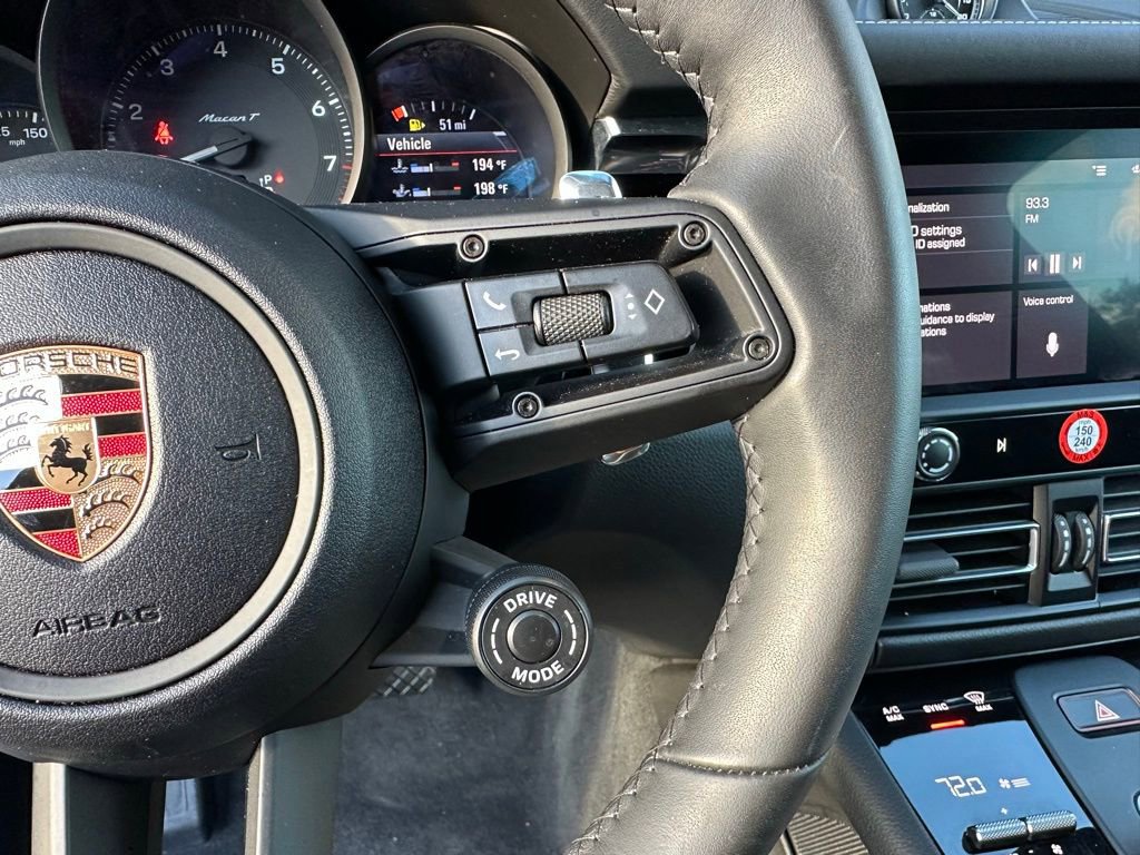 Certified 2025 Porsche Macan T image 17