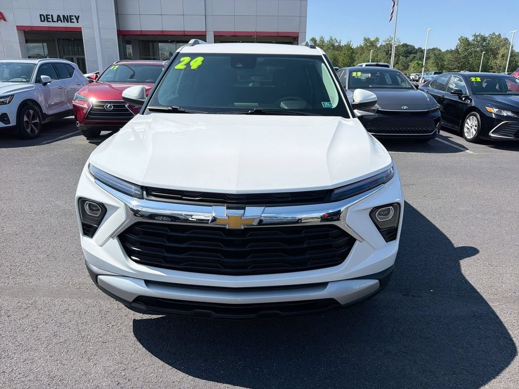 Used 2024 Chevrolet TrailBlazer LT AWD/4WD image 3