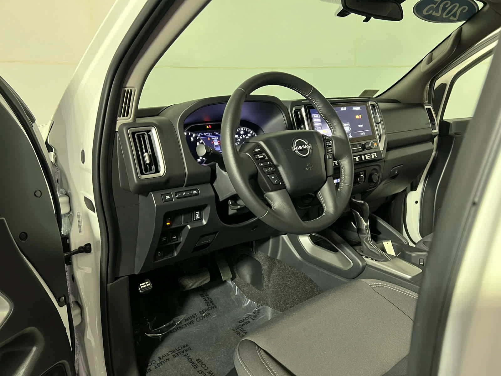 Used 2025 Nissan Frontier SV w/ SV Convenience Package AWD/4WD image 21