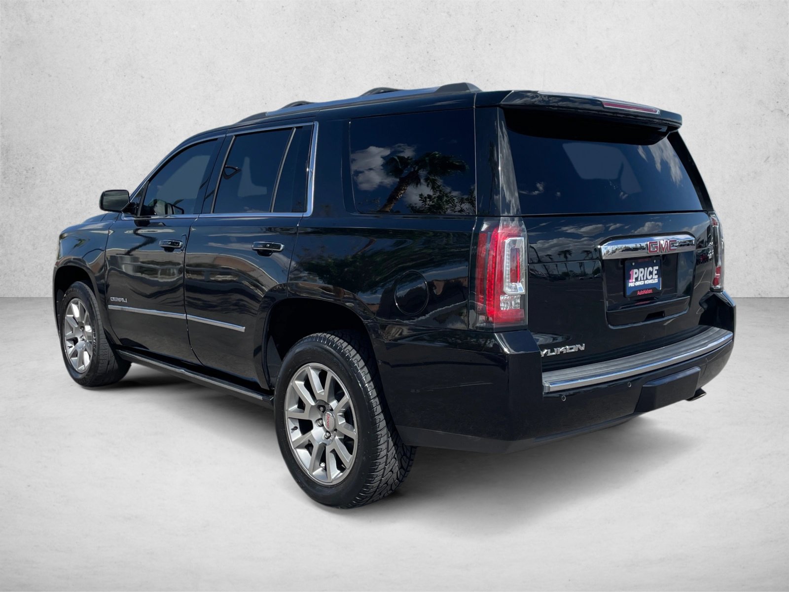 Used 2017 GMC Yukon Denali w/ Open Road Package AWD/4WD image 7