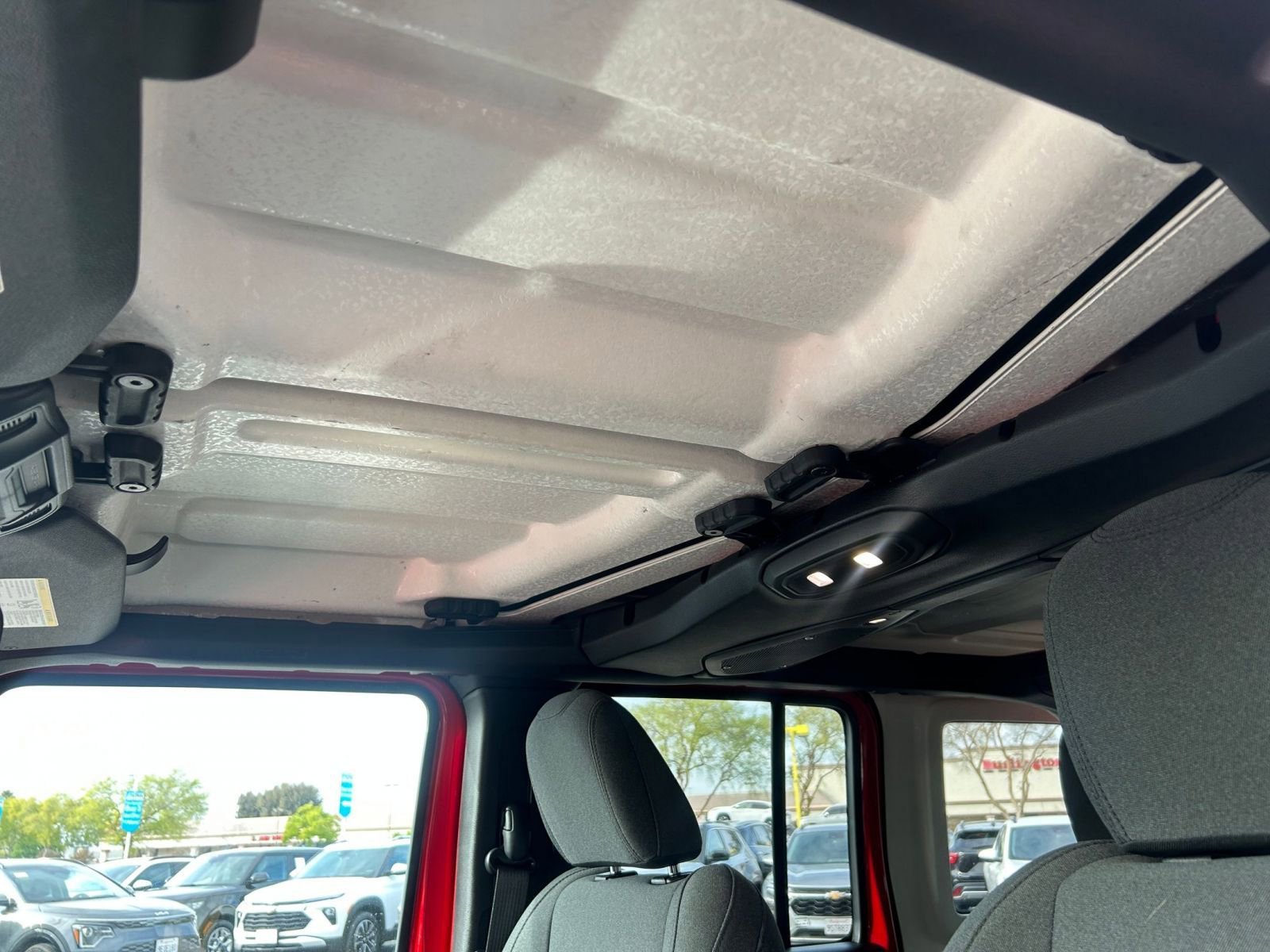 Used 2025 Jeep Wrangler Sport S image 28