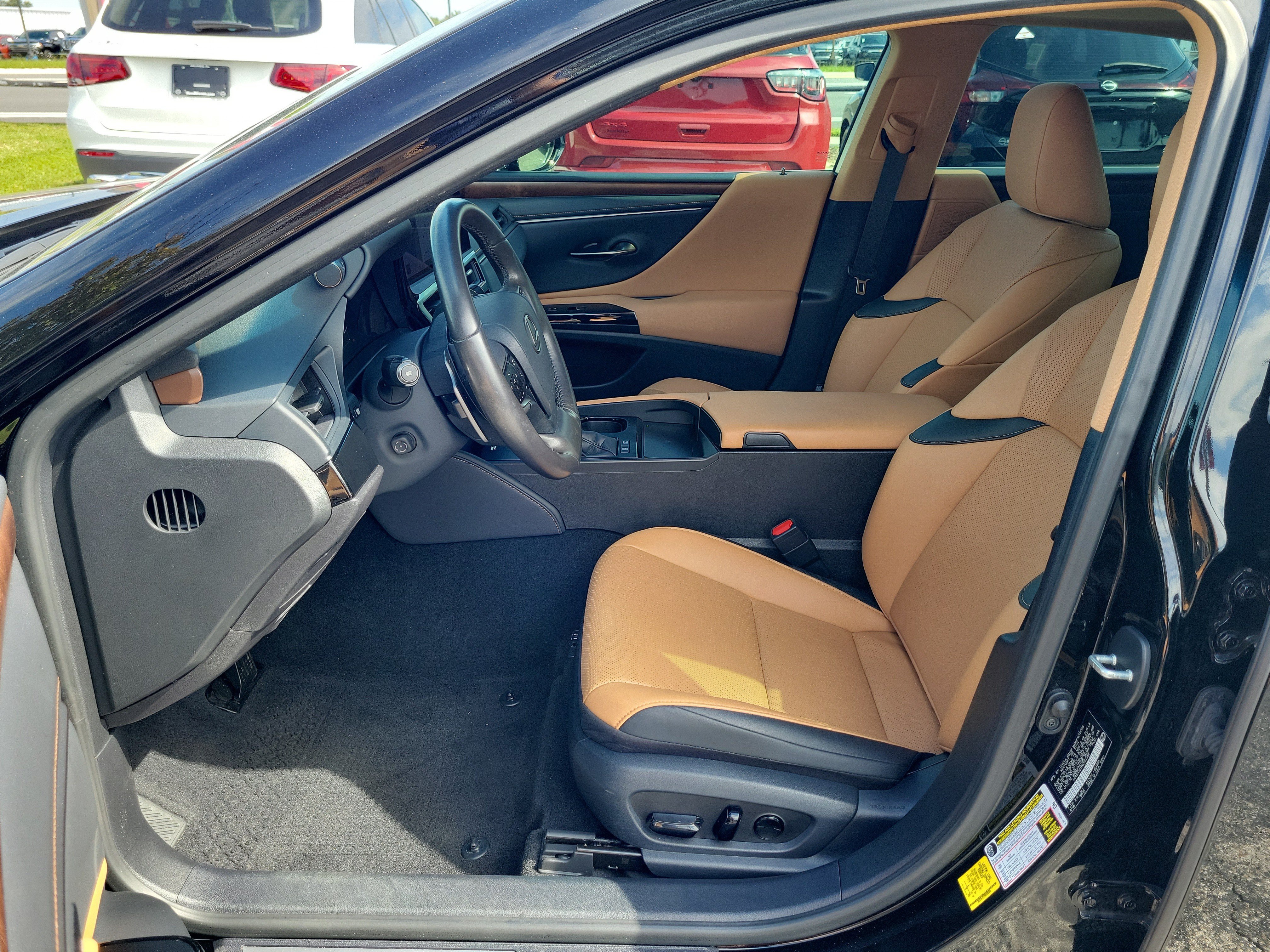 Used 2024 Lexus ES 300h w/ Premium Package FWD image 14