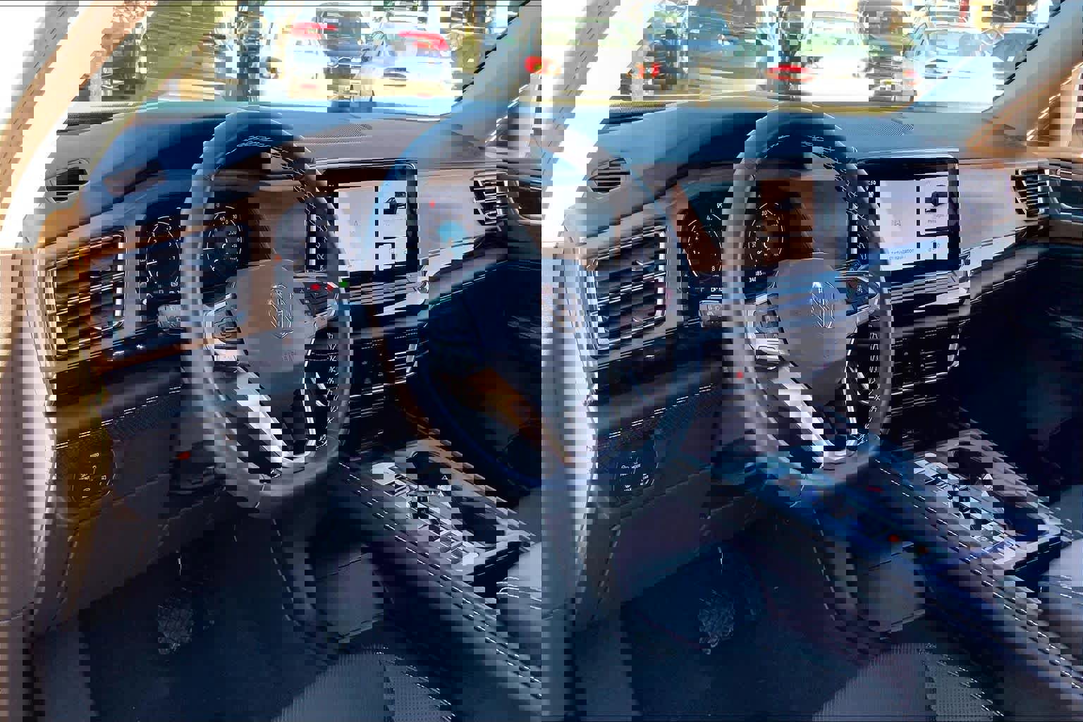 Certified 2024 Volkswagen Atlas SE image 29