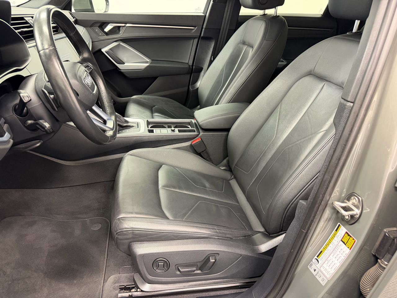 Used 2022 Audi Q3 2.0T Premium w/ Convenience Package image 4