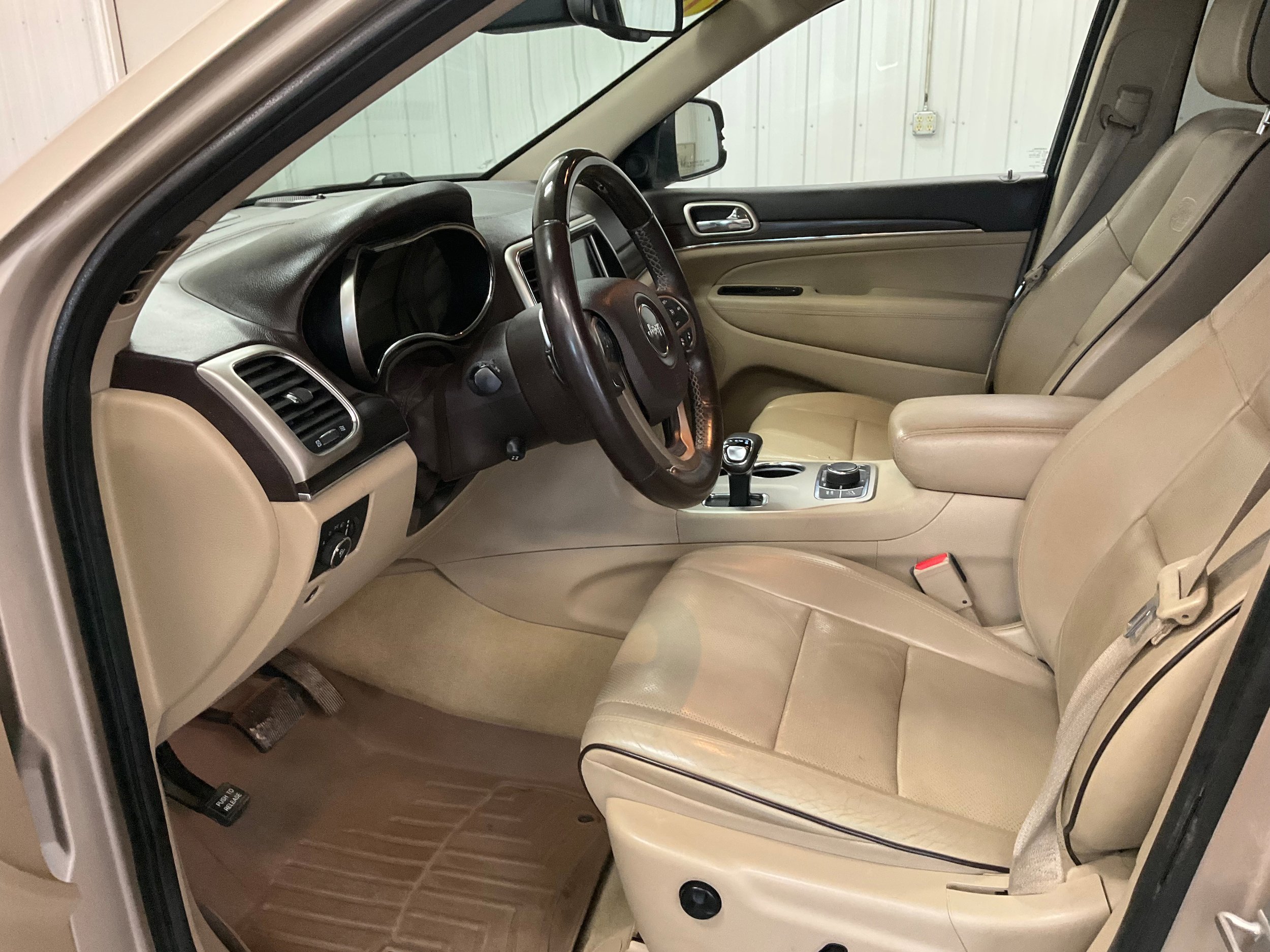 Used 2014 Jeep Grand Cherokee Overland w/ Advanced Technology Group AWD/4WD image 12