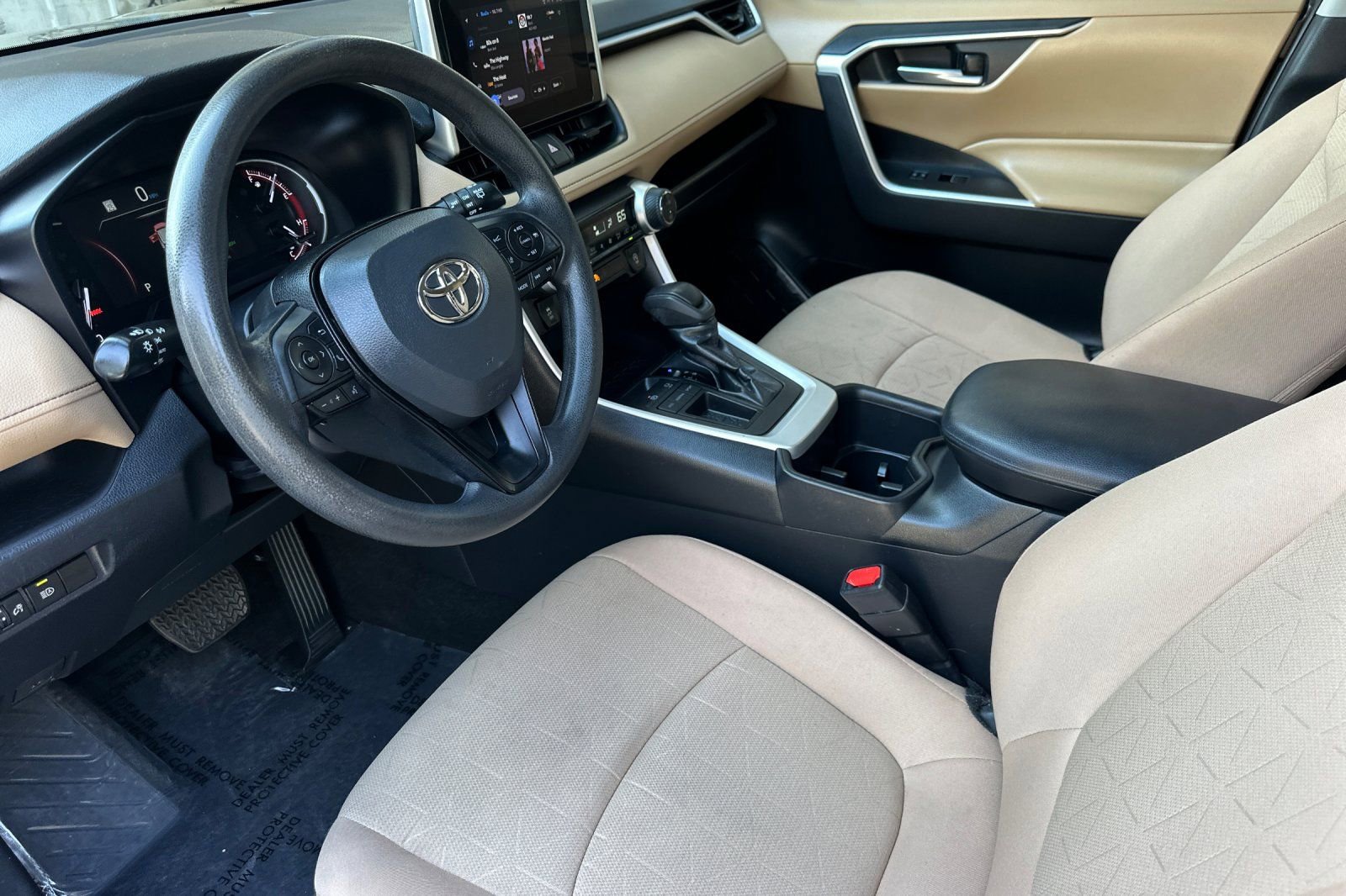 Used 2023 Toyota RAV4 XLE image 10