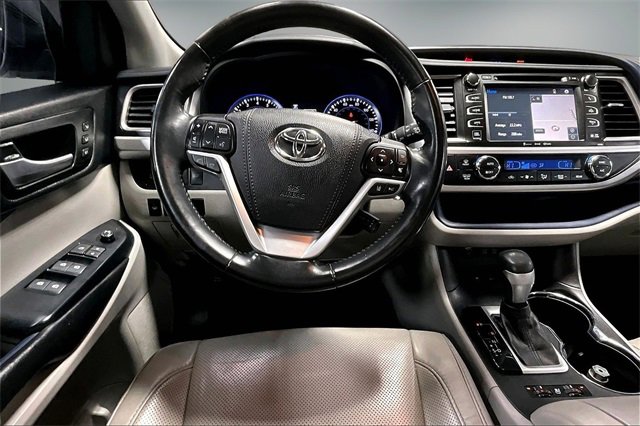 Used 2017 Toyota Highlander Limited w/ Protection Package #3 image 10