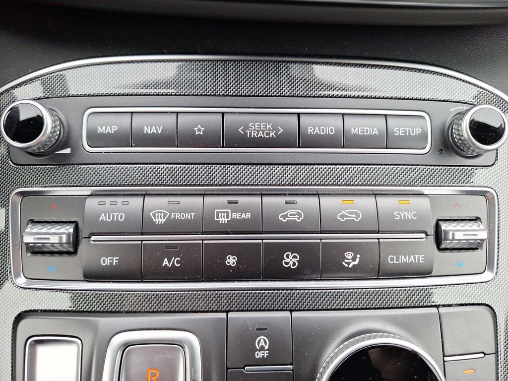 Used 2022 Hyundai Santa Fe Limited image 16