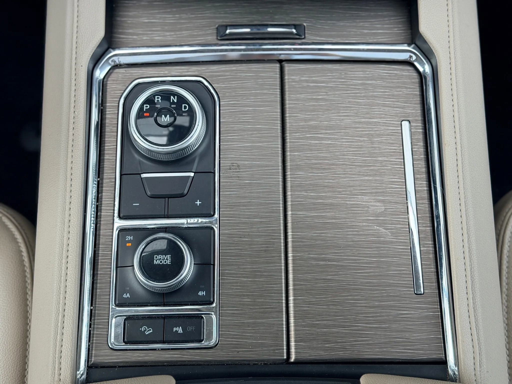 Used 2024 Ford Expedition Max Limited image 24