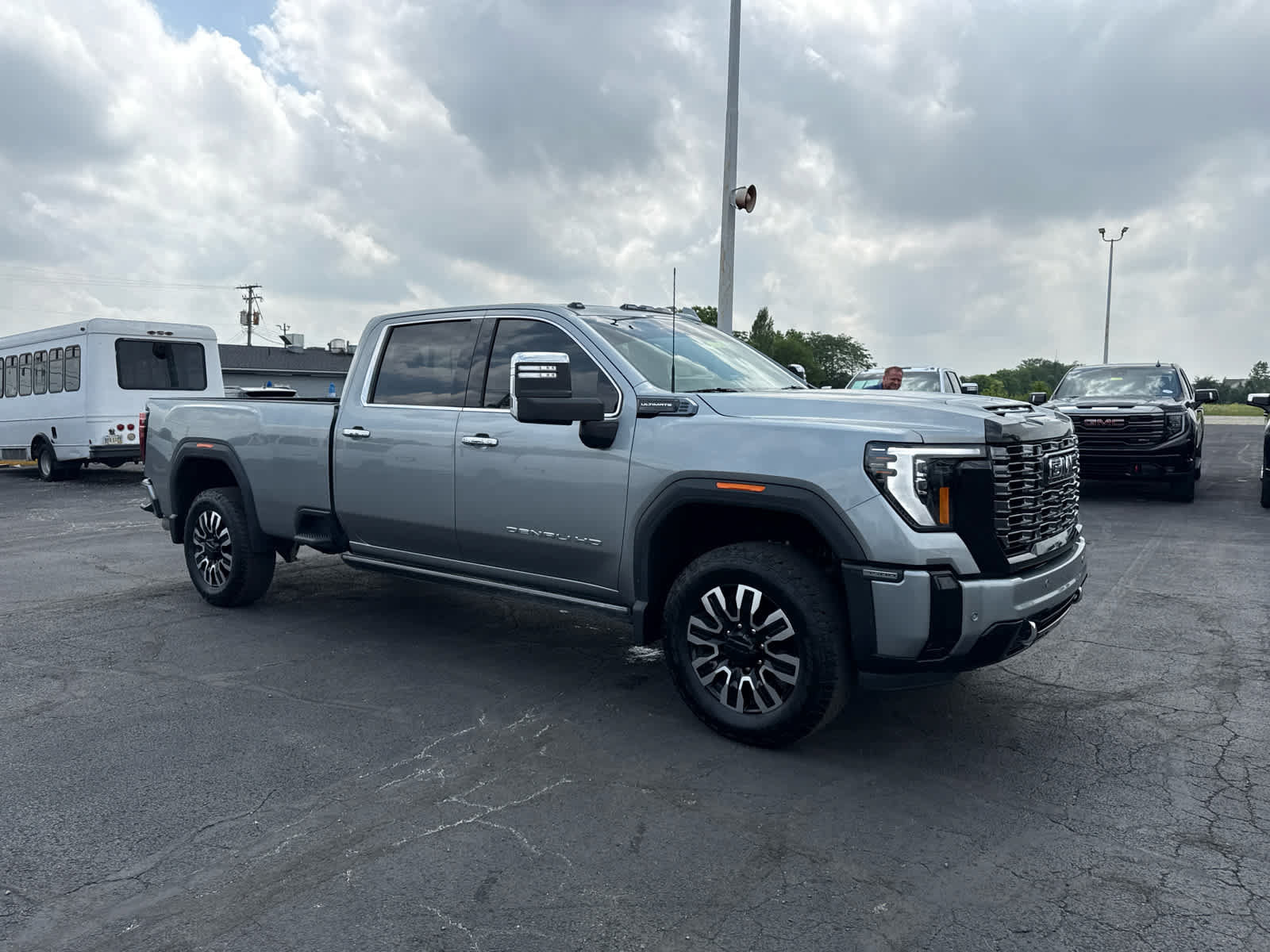 Certified 2025 GMC Sierra 3500 Denali Ultimate AWD/4WD image 7