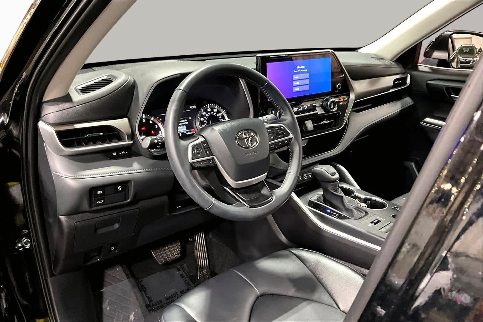 Used 2026 Toyota Highlander XLE AWD/4WD image 18