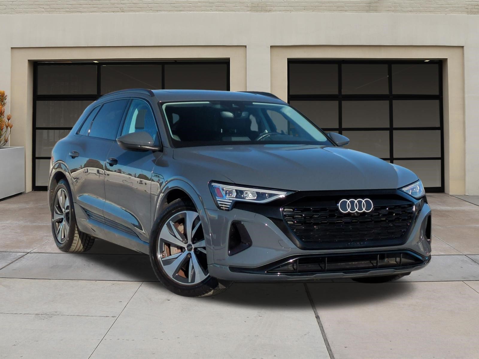 Used 2024 Audi Q8 e-tron Premium AWD/4WD image 32