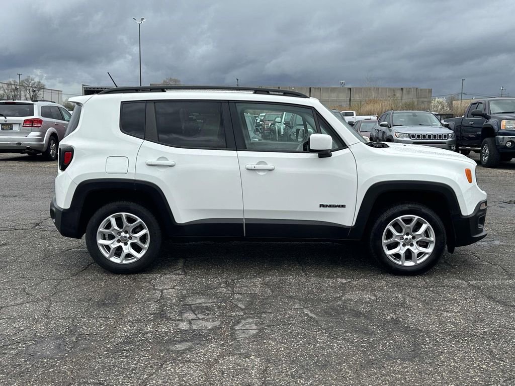 Used 2015 Jeep Renegade Latitude w/ Cold Weather Group II image 6