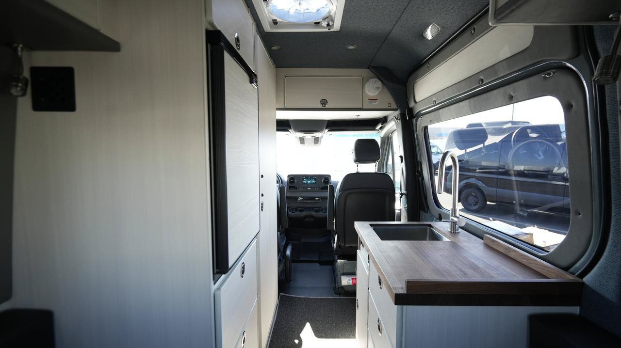 Used 2022 Mercedes-Benz Sprinter 2500 image 16