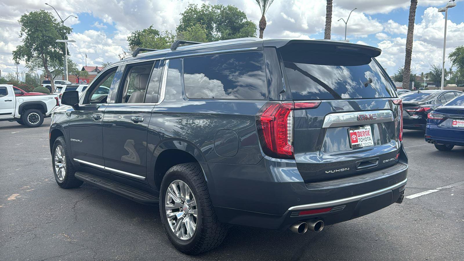 Used 2021 GMC Yukon XL Denali AWD/4WD image 6