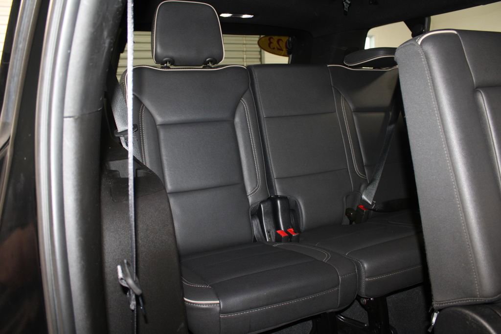 Used 2023 GMC Yukon XL SLT image 37