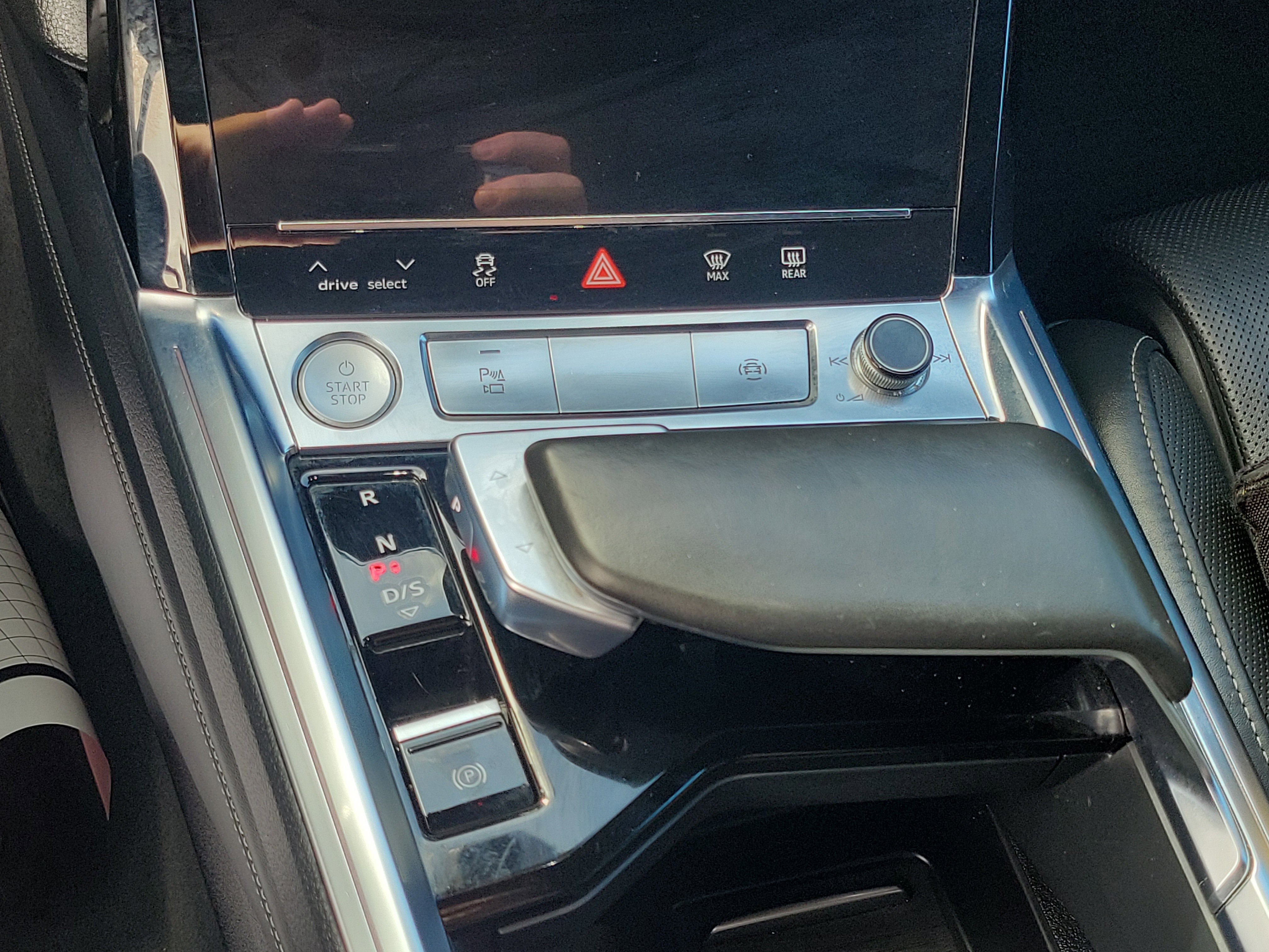 Used 2019 Audi e-tron Prestige w/ Prestige Package AWD/4WD image 13