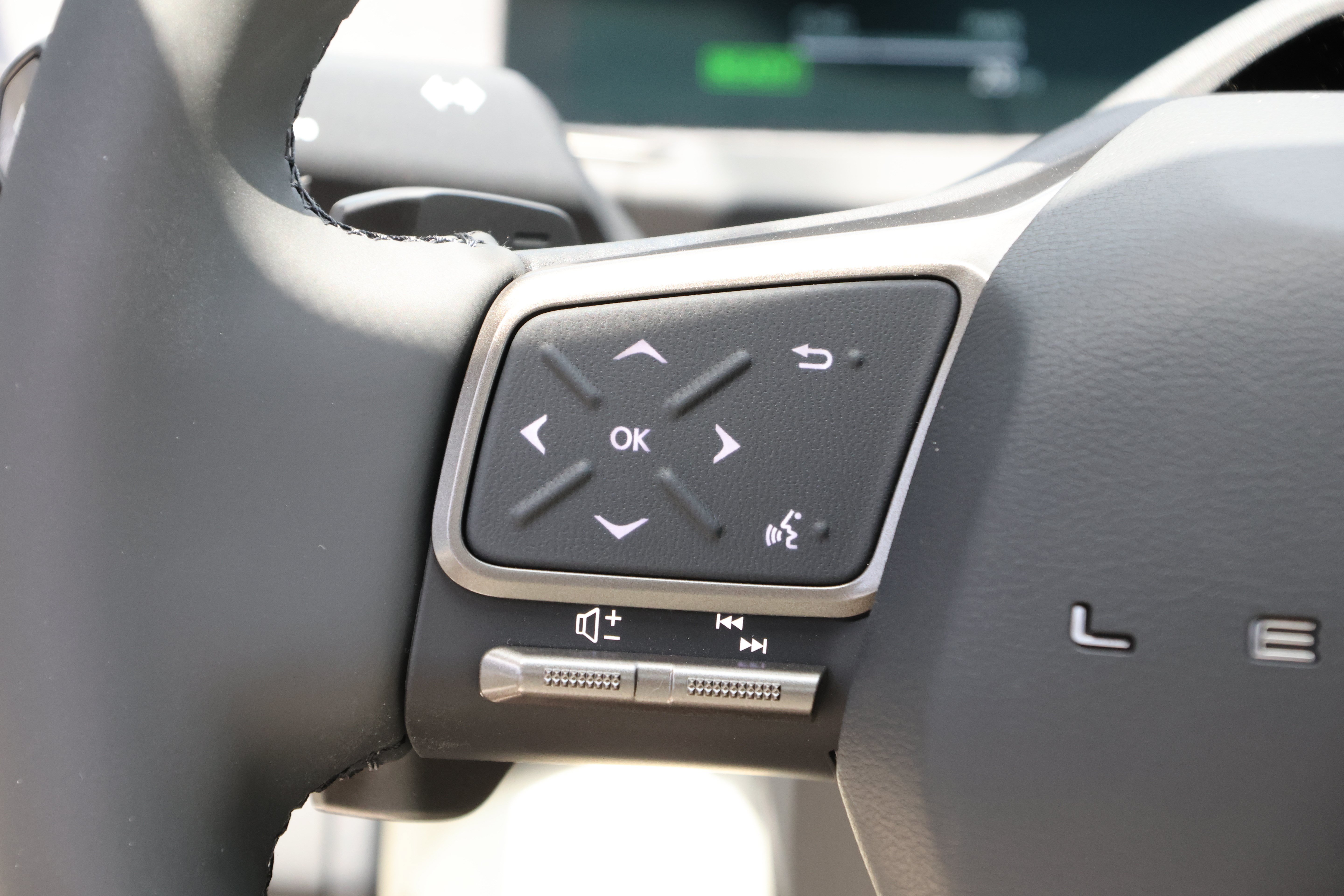 New 2026 Lexus ES 350e FWD image 18