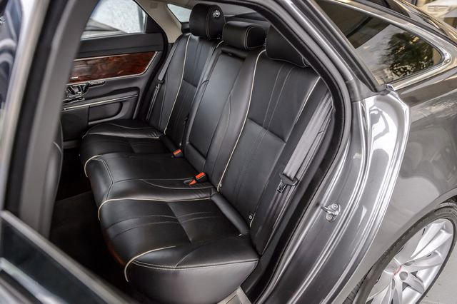 Used 2018 Jaguar XJ R-Sport RWD image 43